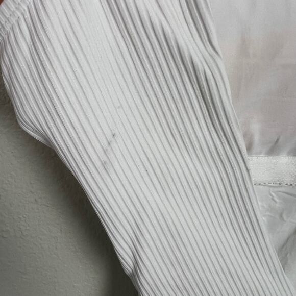 Andie Swim Women's Size Large One Piece White Ribbed Low Back Swimsuit V-Neck - Picture 7 of 8